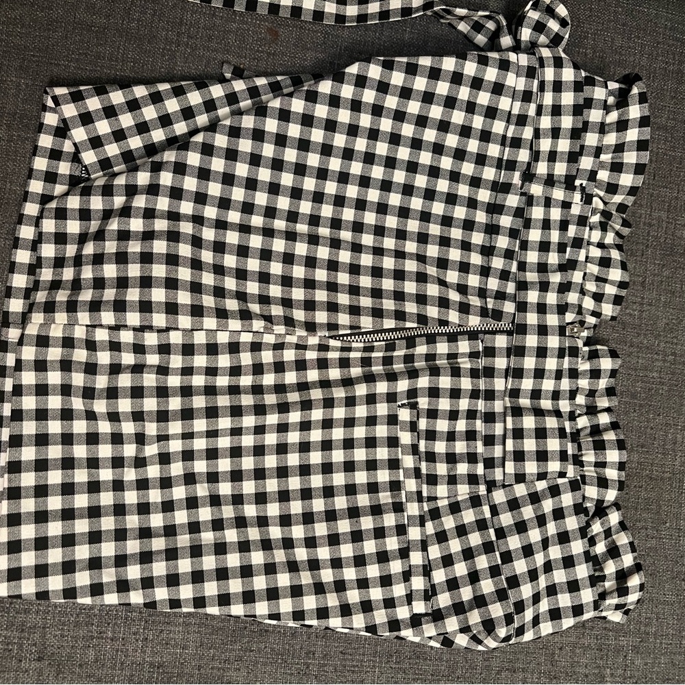 Zara Monochrome Checkered Shorts - Picture 2 of 3